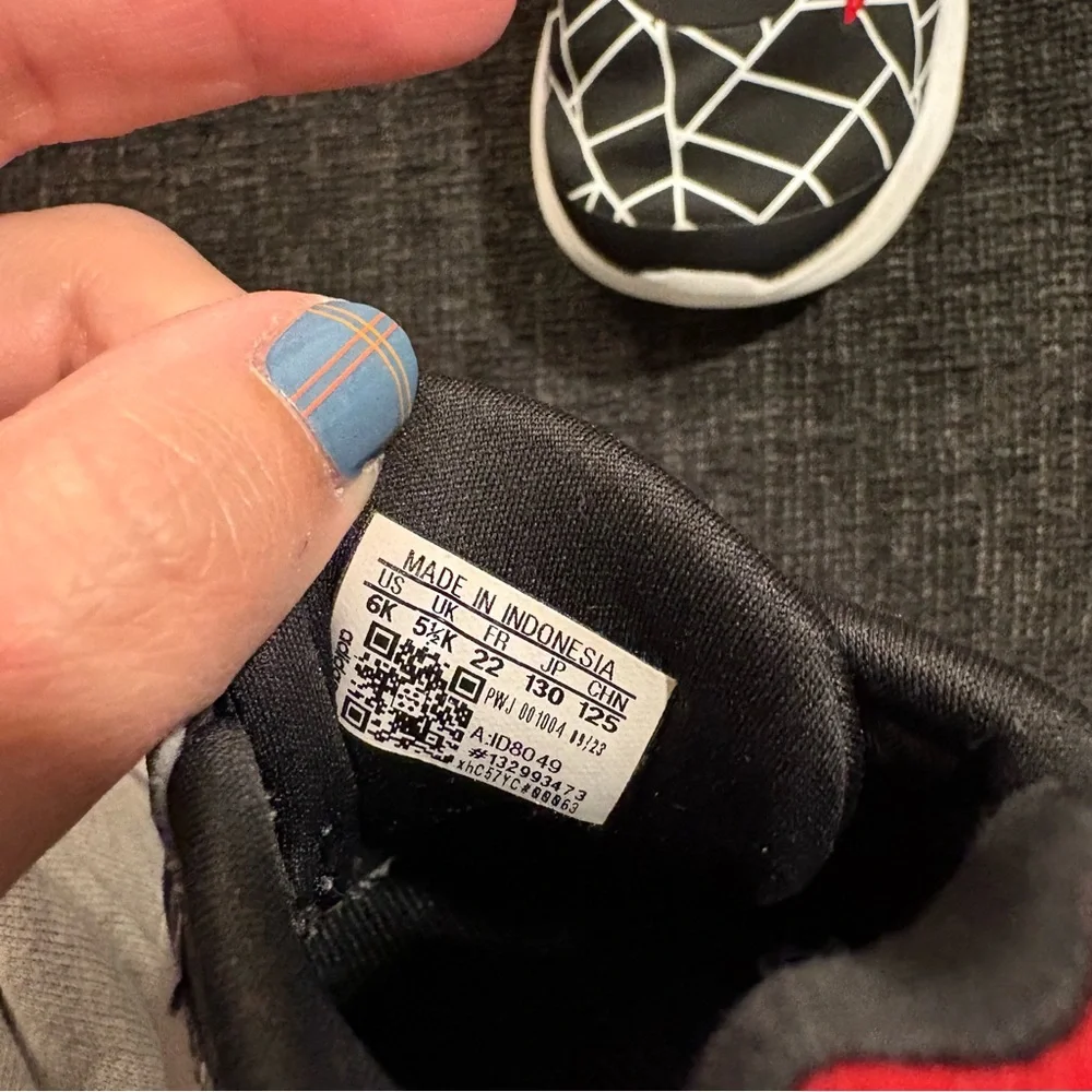 Adidas SpiderMan Kids Shoes Size 6c - Picture 5 of 5